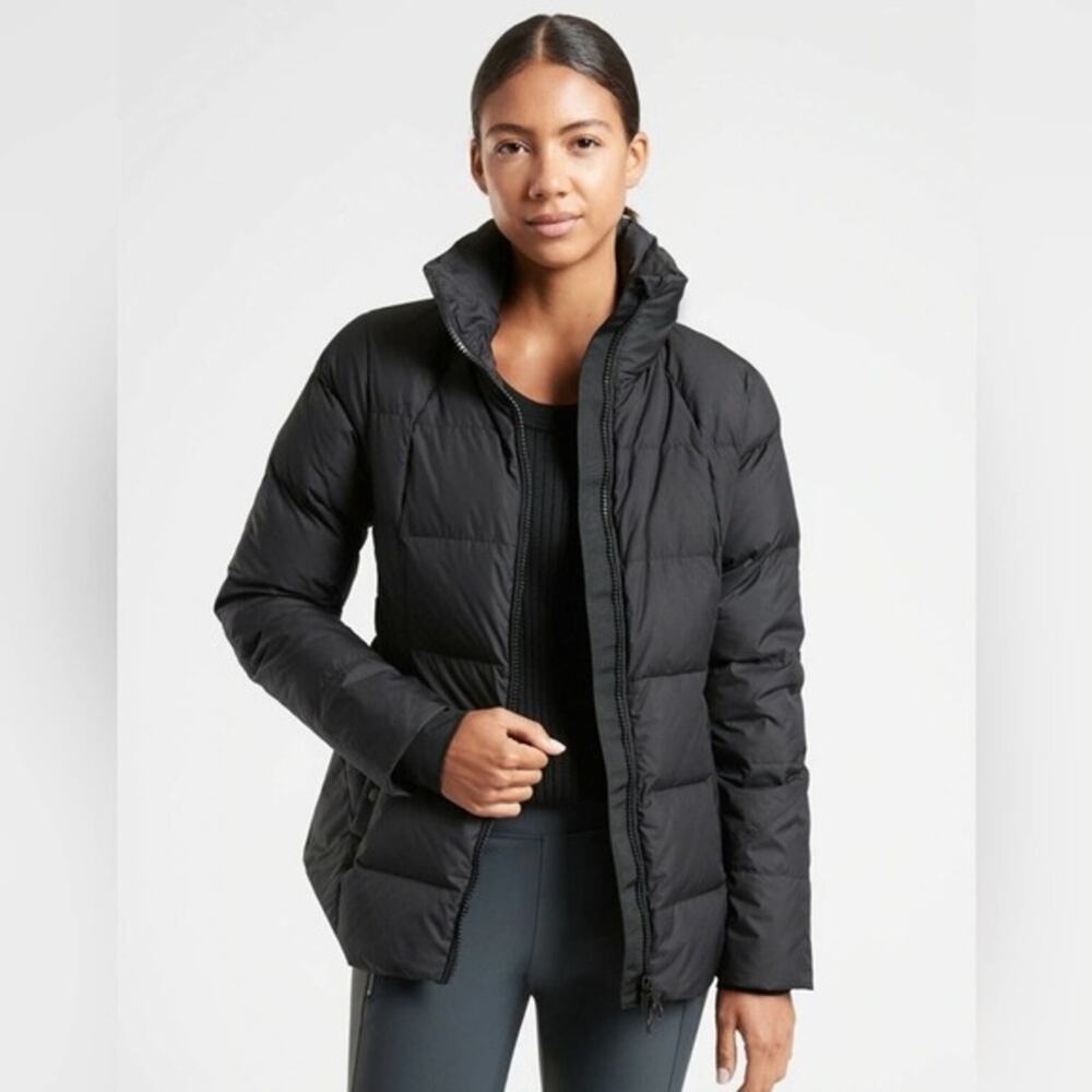 Athleta Downtown Puffer Jacket in Black.‎